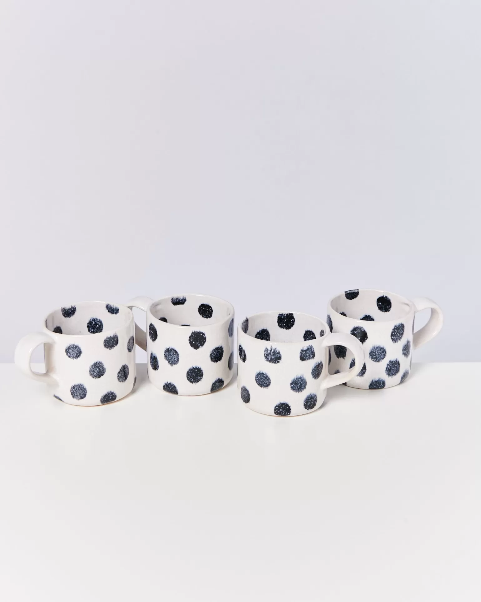 Online Motel a Miio Nódoa - Set Of 4 Mugs Black Dots schwarze Punkte